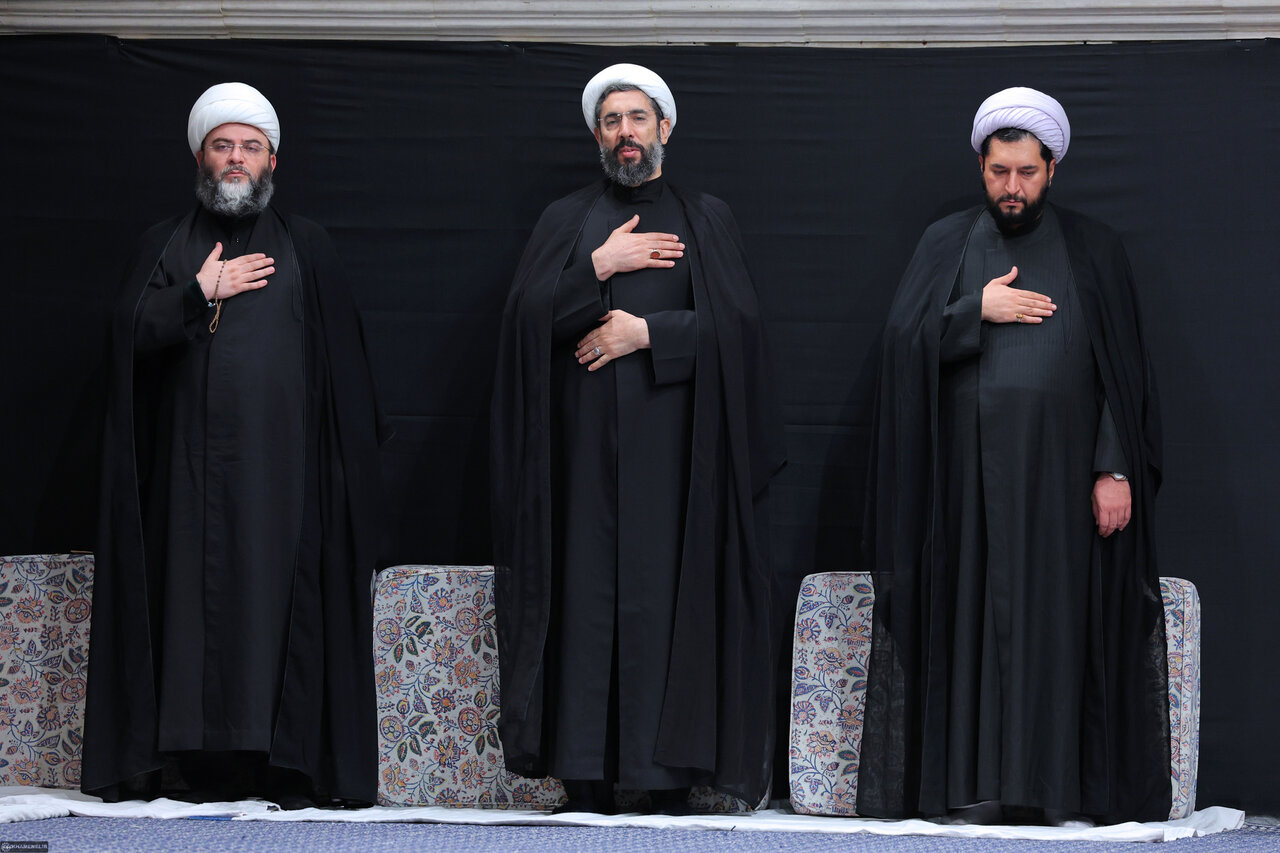 تصاویری از برگزاری مراسم عزاداری اربعین در حسینیه امام خمینی/ مداح مراسم چه کسی بود؟