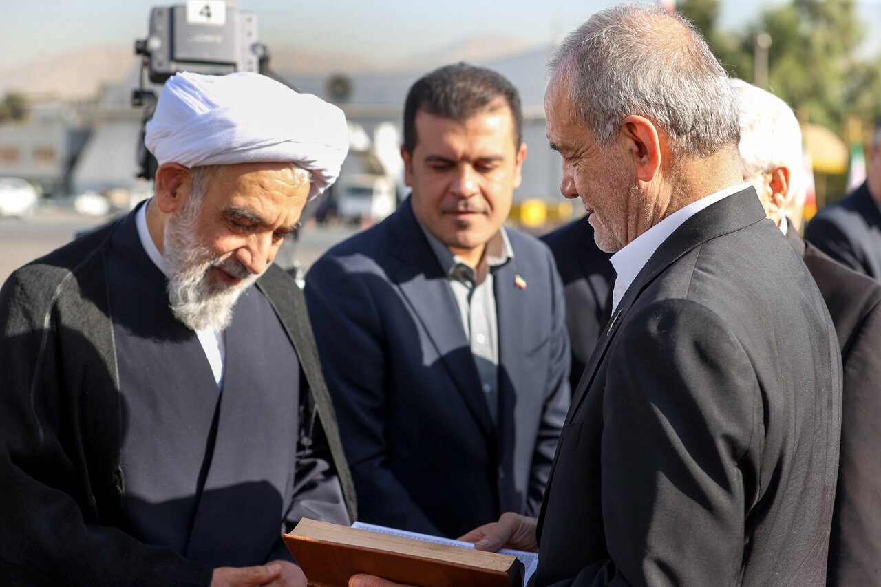 پزشکیان دوباره استخاره کرد؟/ عکس خاص رییس جمهور در مراسم بدرقه به چین