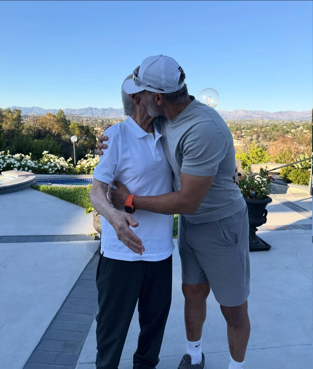 عکس| عابدزاده در آغوش سلطان قلبها