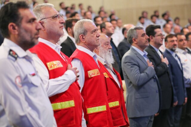 تصاویری از پزشکیان و رقیب انتخاباتی‌اش در لباسی متفاوت