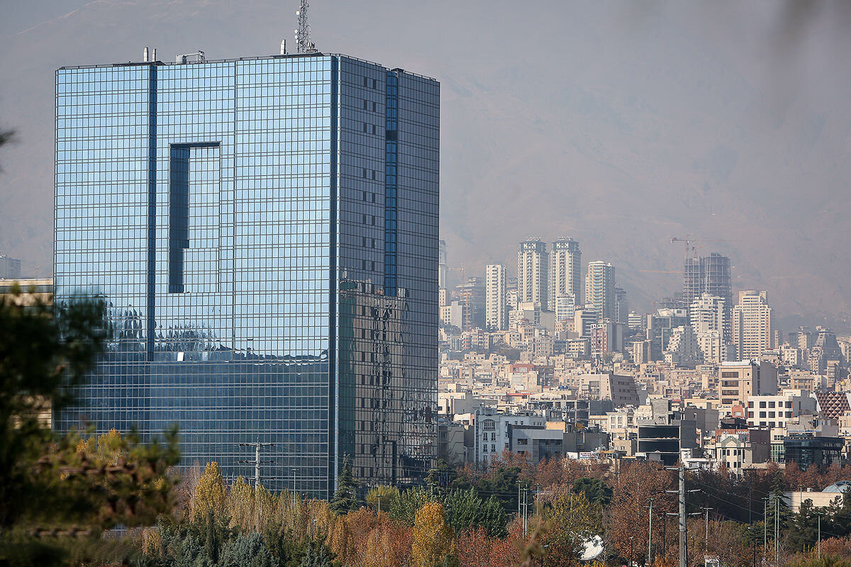 آغاز دور تازه نبرد «باب همایون» و «میرداماد» / بازهم پای «نرخ ارز» در میان است / مدنی‌زاده پاتک اول را زد