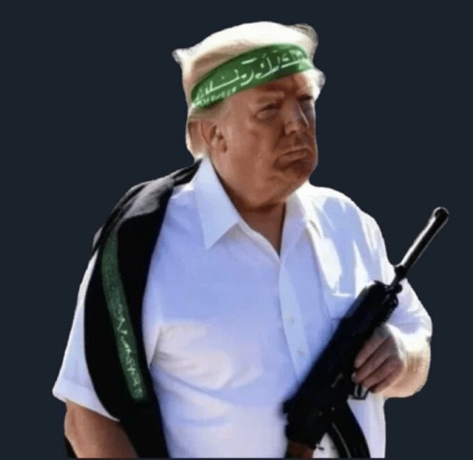 عکس | اسرائیلی‌ها ترامپ را با سربند سبز حماس تمسخر کردند / رسانه‌های عبری: میزها به ضرر ما تغییر کرده‌اند / آمریکا به اسرائیل خیانت کرد