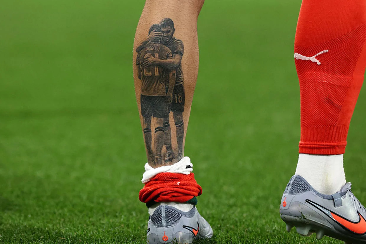 عکس| ستاره فقید روی بدن بازیکن پرتغال