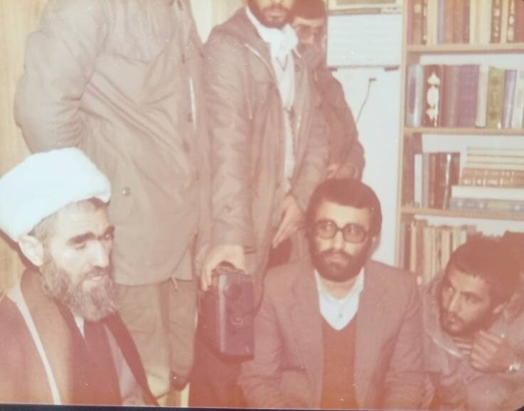 ناگفته‌های نفر دوم وزارت ارشاد/ از شب‌های شعر گوته تا اختلاف با وزیر آموزش و پرورش و همکاری با موشکی سپاه/ ماجرای دیدار رهبری با مدیران مطبوعات