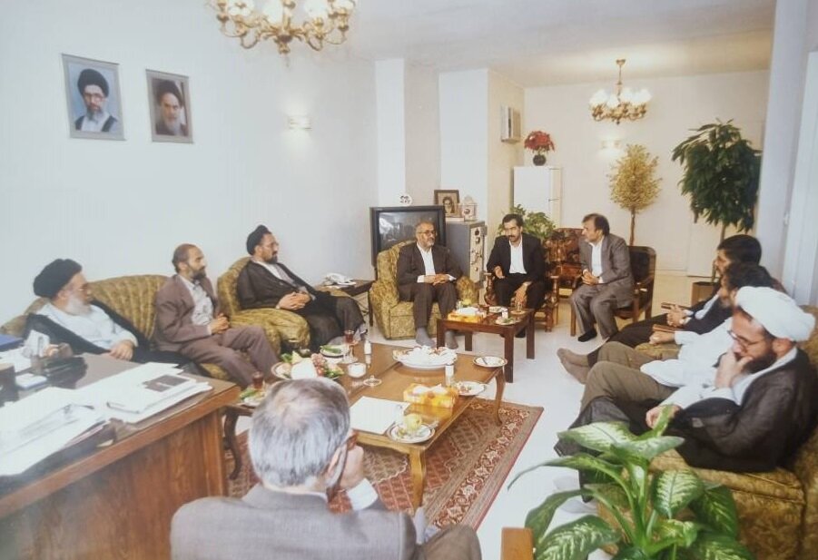 ناگفته‌های نفر دوم وزارت ارشاد/ از شب‌های شعر گوته تا اختلاف با وزیر آموزش و پرورش و همکاری با موشکی سپاه/ ماجرای دیدار رهبری با مدیران مطبوعات