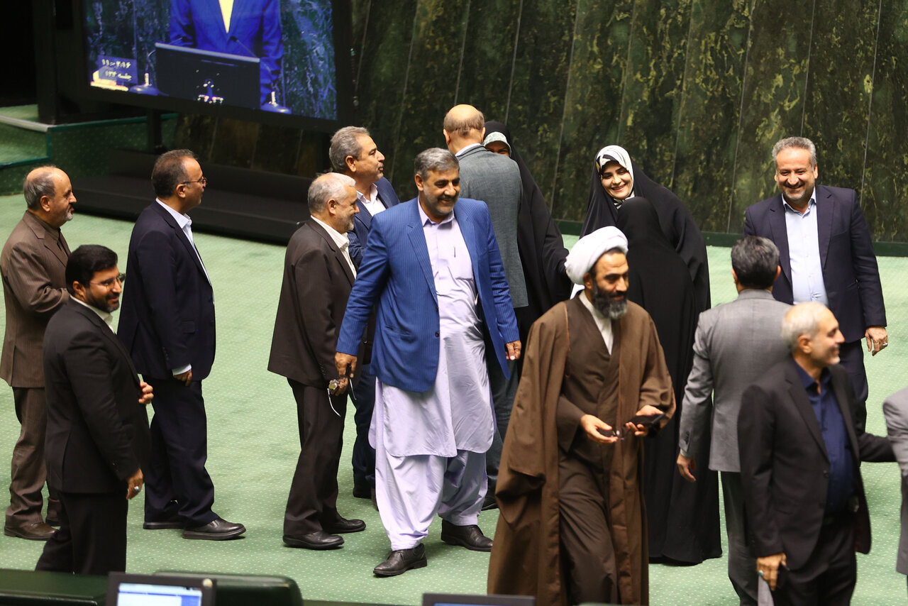 اولین تصاویر از فاطمه جراره و عباس قدرتی بعد از ازدواج در مجلس/ مهر تائید نیکزاد بر ازدواج دو نماینده/ آقای قدرتی! خانم ناطق خسته نباشند