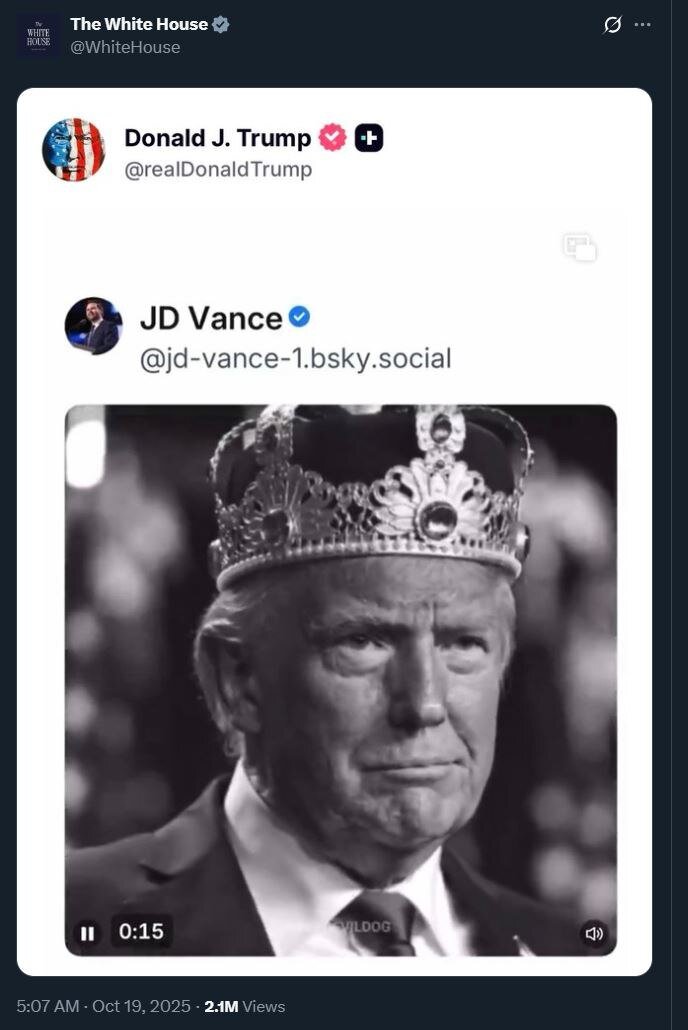 ترامپ تاج بر سر شد / عکس