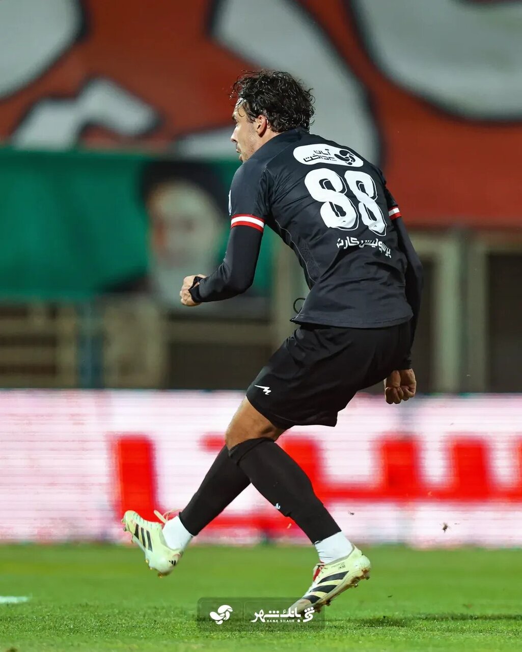 تصاویر| فریم‌به‌فریم با سوپرگل دیدنی مارکو باکیچ به تراکتور