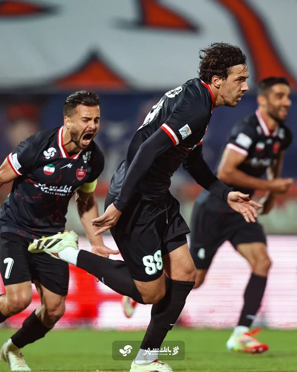 تصاویر| فریم‌به‌فریم با سوپرگل دیدنی مارکو باکیچ به تراکتور