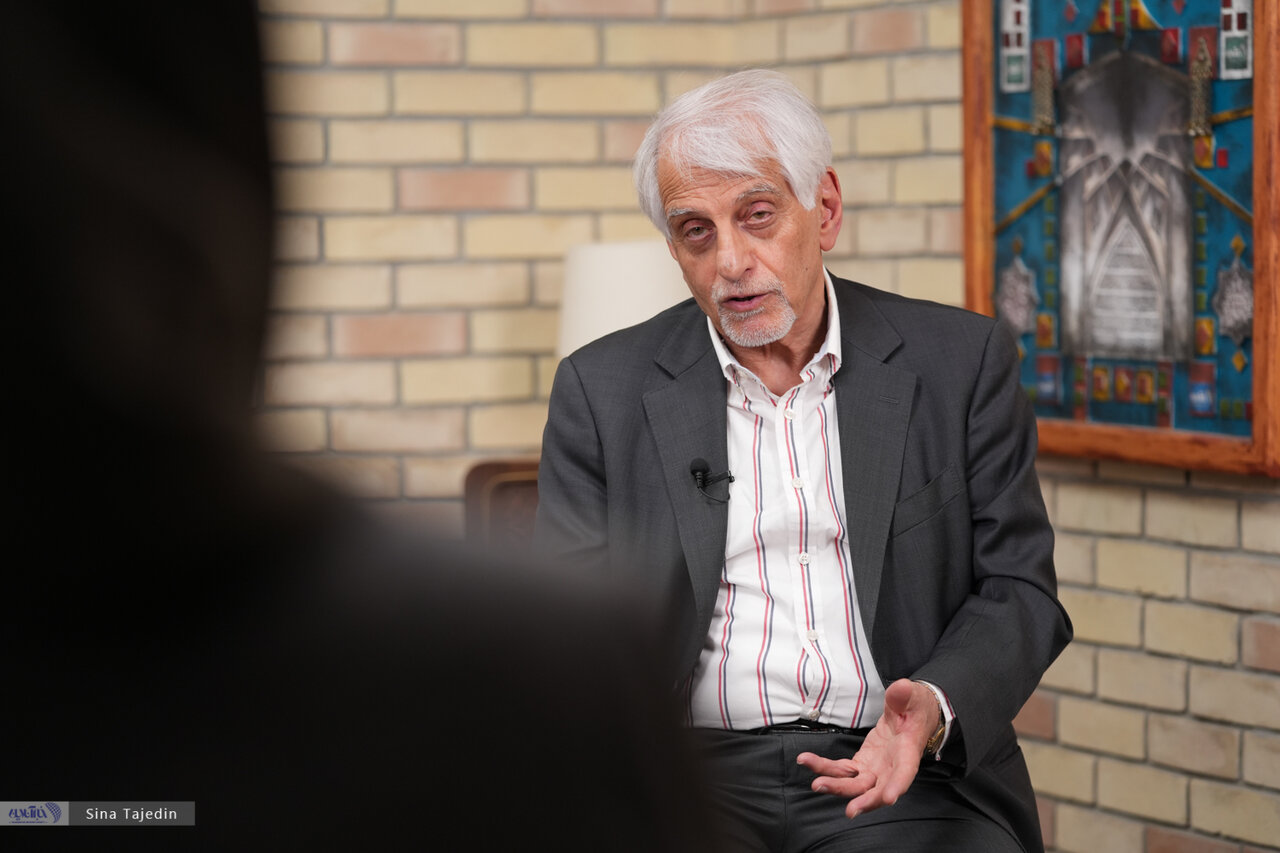 پیش‌بینی ماجدی از آینده اقتصاد ایران در پساماشه/ مردم می‌خواهند زندگی کنند، نه مبارزه / موضع اروپا در گستره و عمق تحریم ایران مهم است
