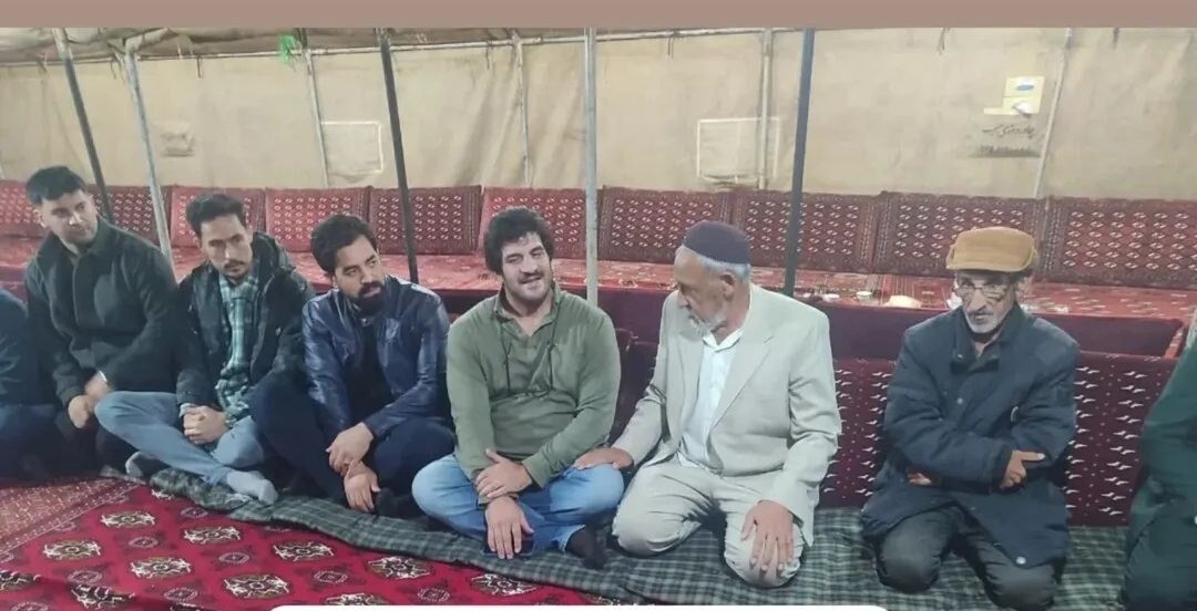 عکس | رسول خادم در کنار خانواده صابر کاظمی