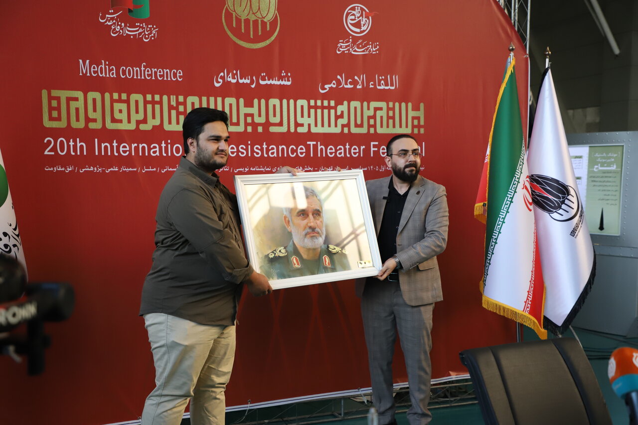 نشست خبری یک جشنواره تئاتری زیر سایهی موشکهای «خیبرشکن»، «فتاح» و...