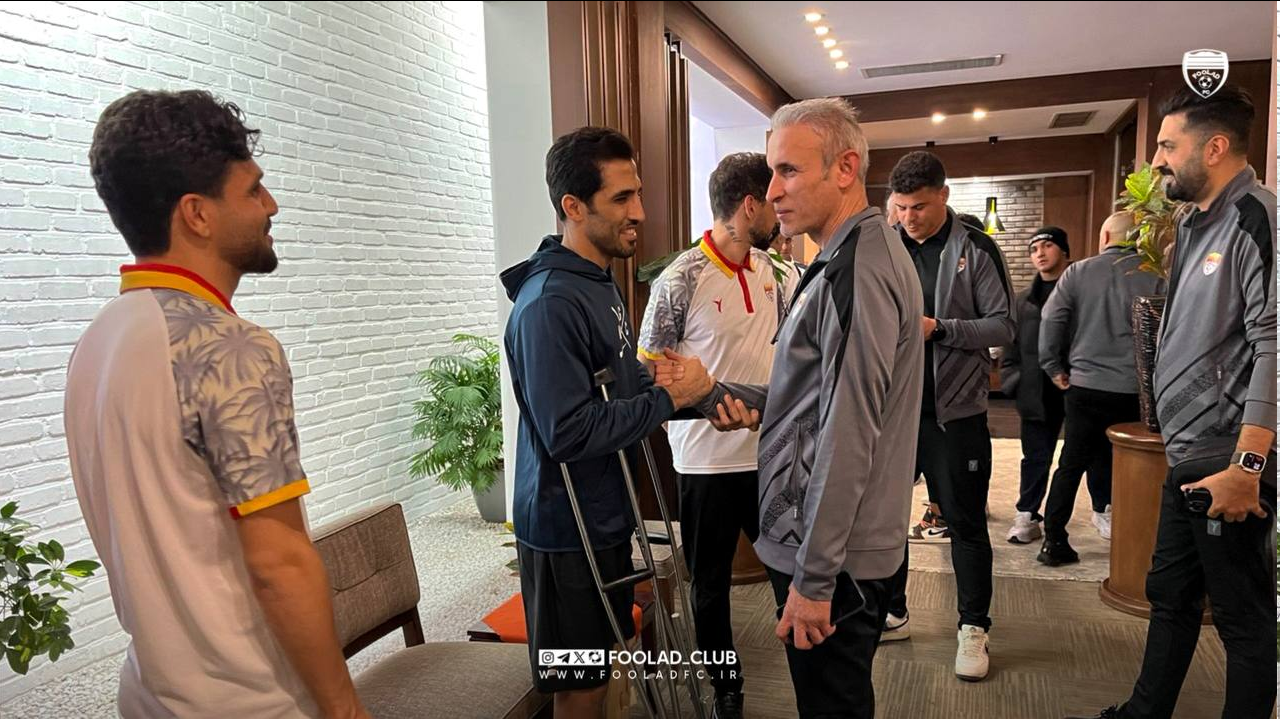 عکس| روحیه دادن ستاره پرسپولیسی به فولاد برای بردن استقلال!