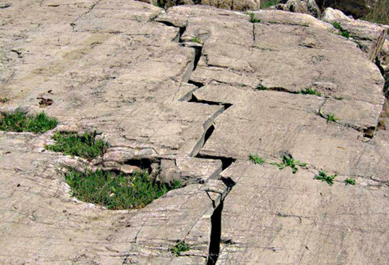 ‌خشکسالی و فرونشست؛ دو عامل هم‌افزا در بحران لرزه‌ای تهران/ بحران پمپاژ آب، احتمال زلزله بزرگ را افزایش می‌دهد/ خطرناک‌ترین گسل ایران کجاست؟