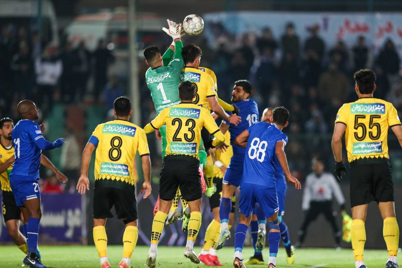 ساپینتو روی لبه تیغ