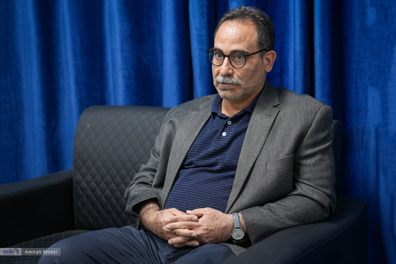 ما جایگاهمان را در خاورمیانه از دست دادهایم/ بازار هنر دنیا هماکنون متمرکز بر جنبشهای هنری عراق است/ حاضر نیستم گبه را با فرش دوره صفوی عوض کنم