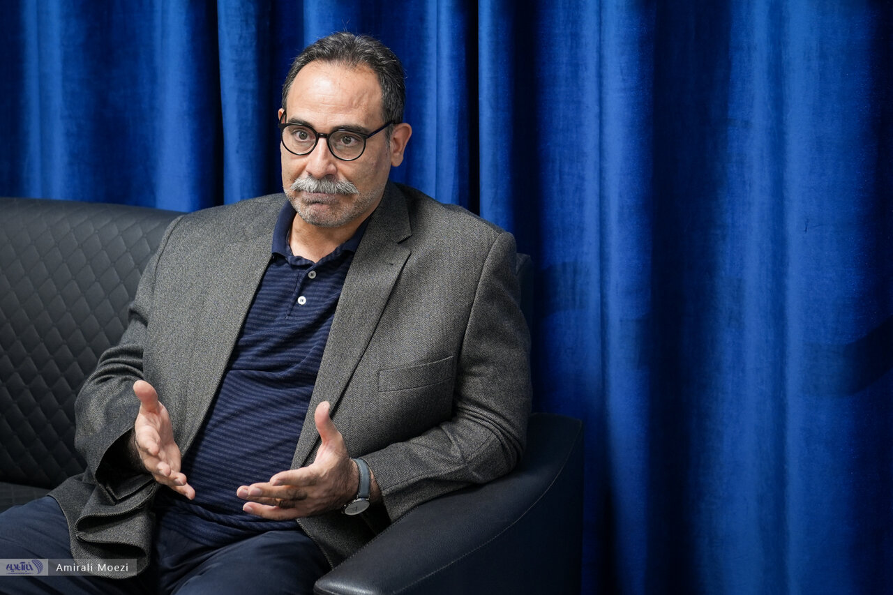 ما جایگاهمان را در خاورمیانه از دست دادهایم/ بازار هنر دنیا هماکنون متمرکز بر جنبشهای هنری عراق است/ حاضر نیستم گبه را با فرش دوره صفوی عوض کنم