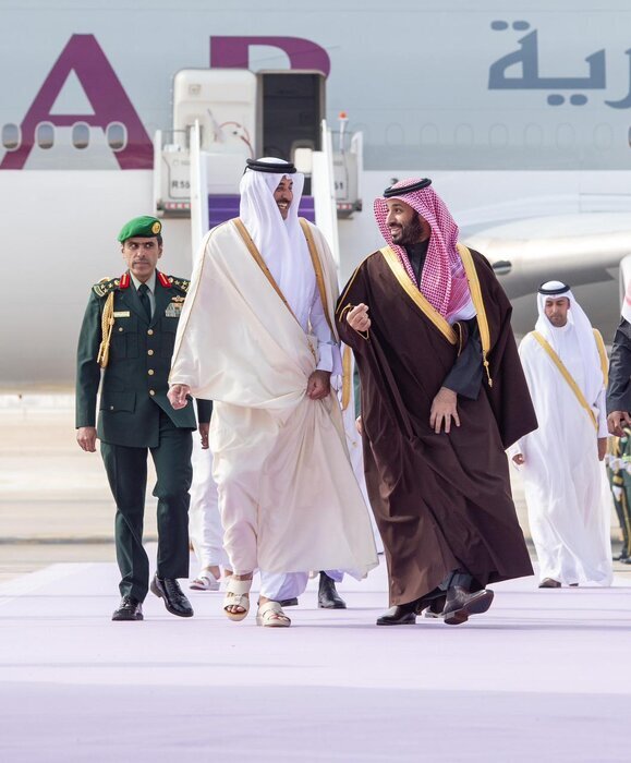 استقبال گرم بن سلمان از امیر قطر در ریاض/ عکس