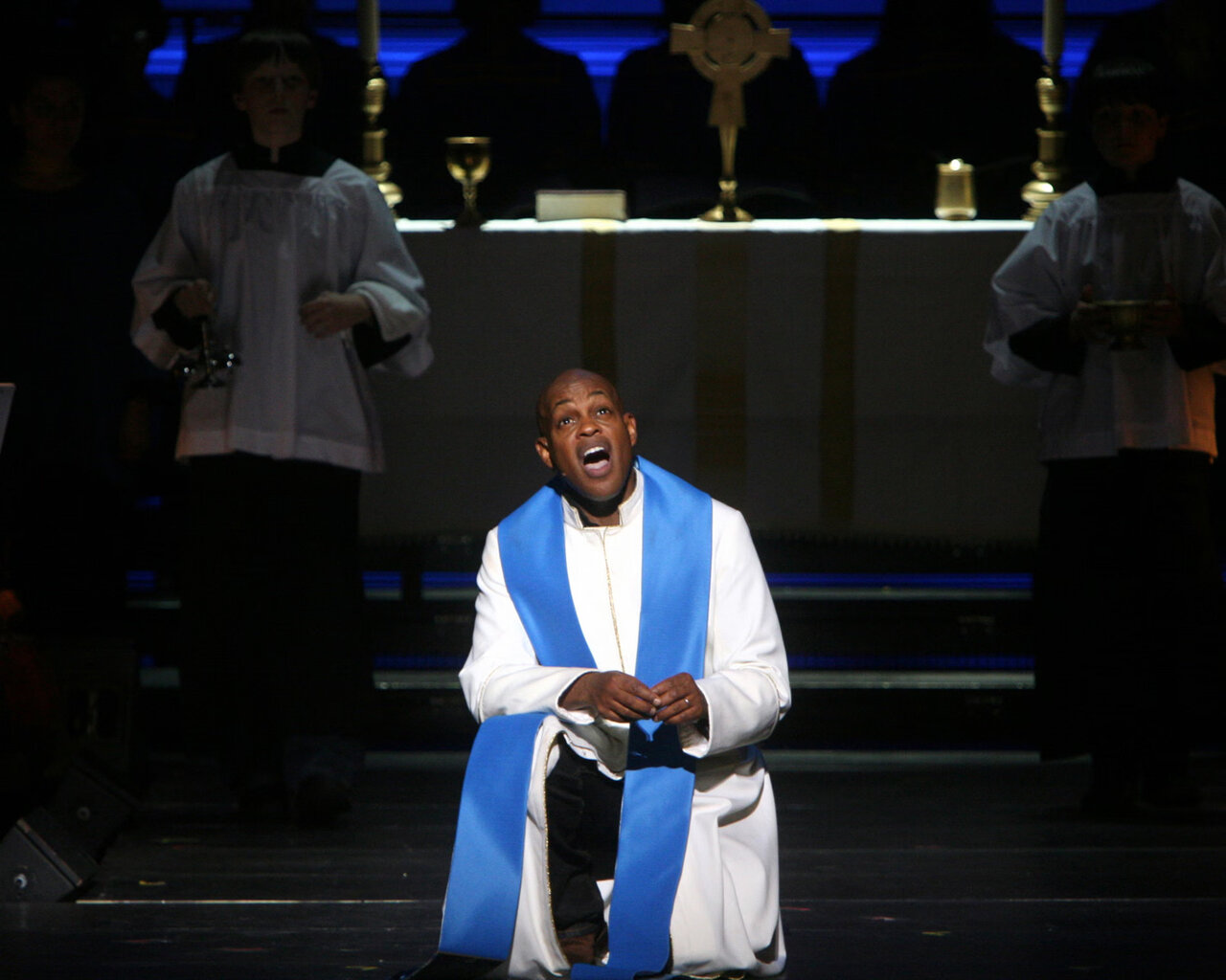 خواننده مشهور اپرا با ضربات چاقو در خانه‌اش کشته شد/ پسر ۳۱ ساله‌اش بازداشت شد