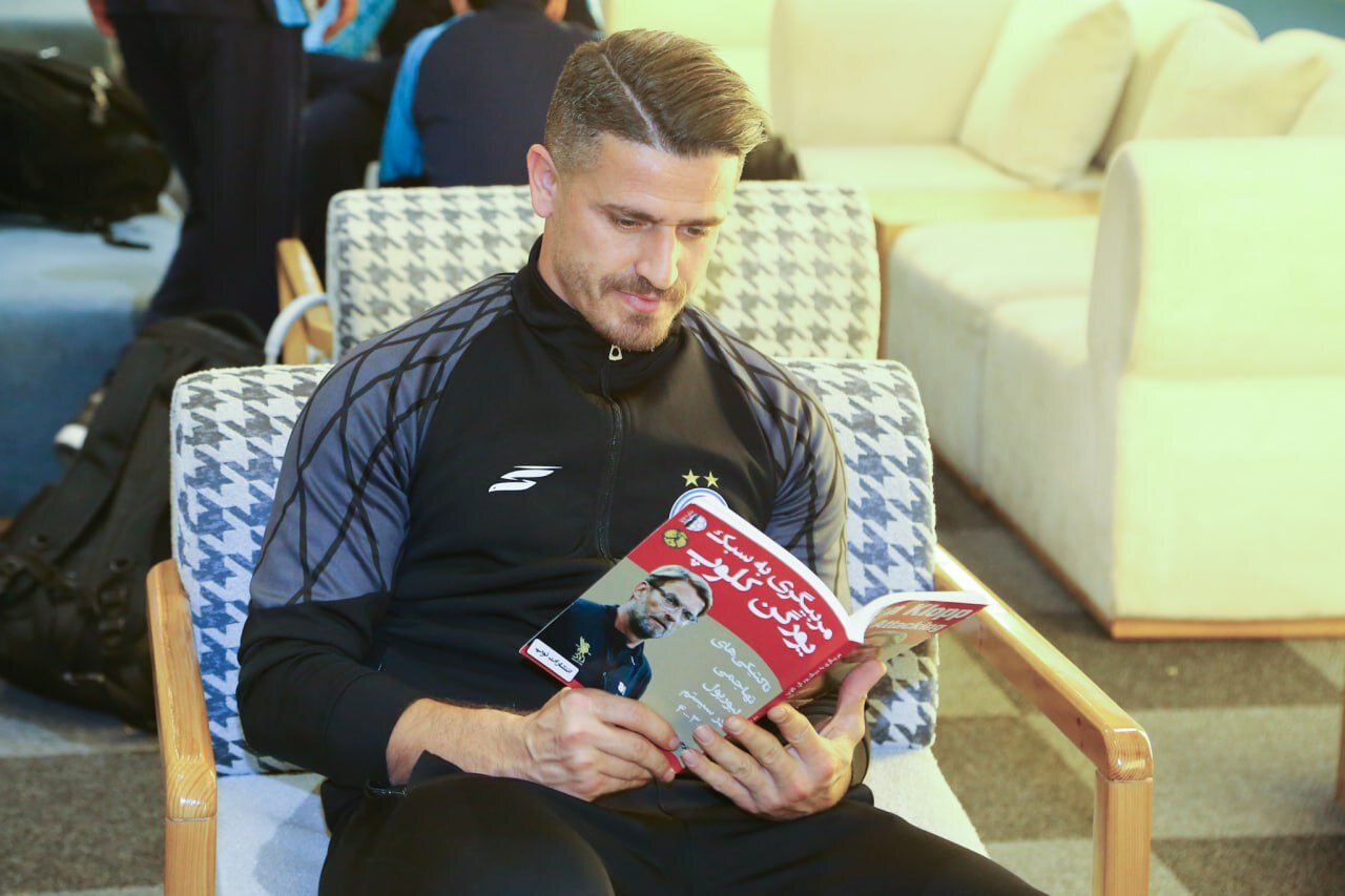 عکس | وریا غفوری از یورگن کلوپ تقلید می‌کند!