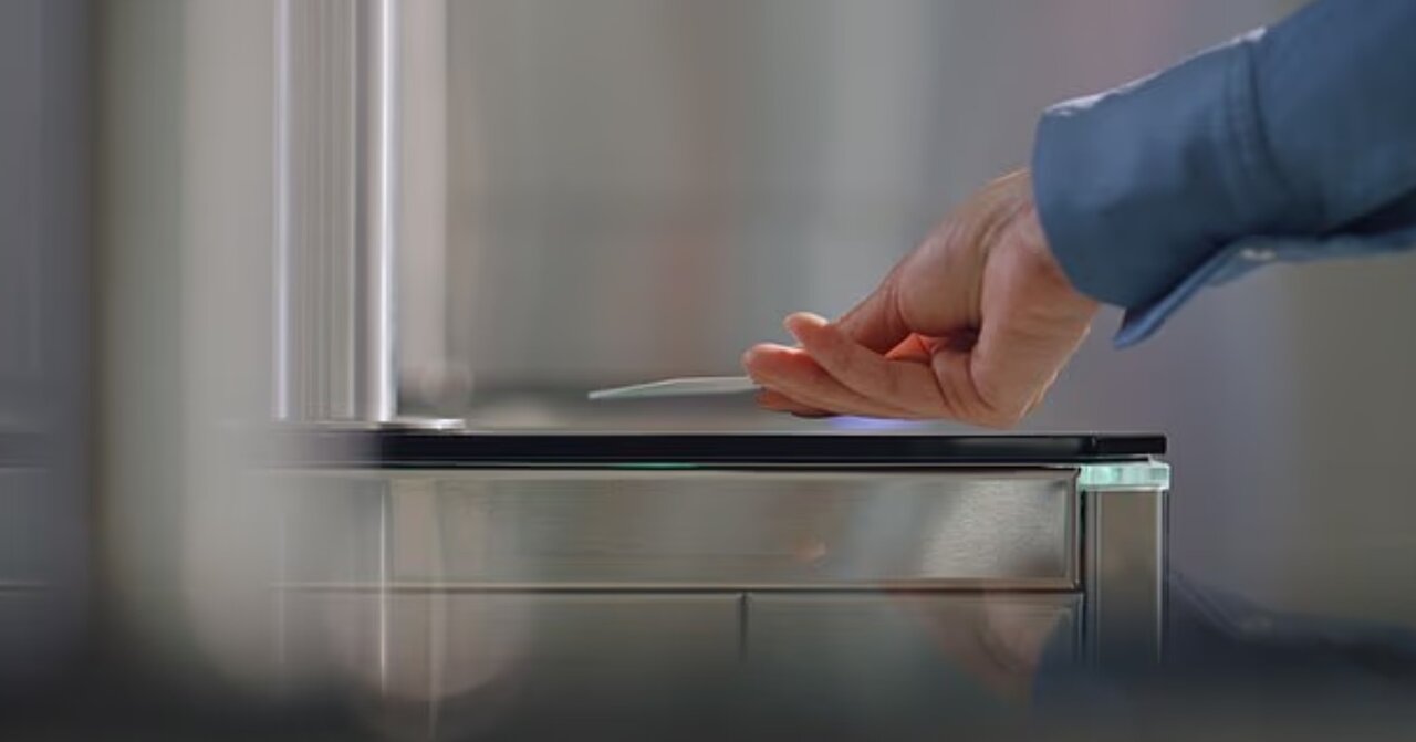 خبری که در شبکه‌های اجتماعی پربازدید شد/ اخراج به‌دلیل زود حاضر شدن در محل کار