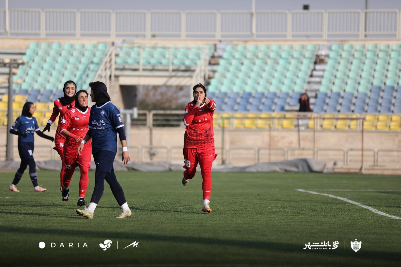 عکس| پای ستاره استقلالی در پرسپولیس به گل باز شد