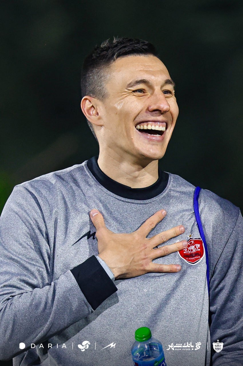 اولین تصویر از سرگیف در لباس پرسپولیس