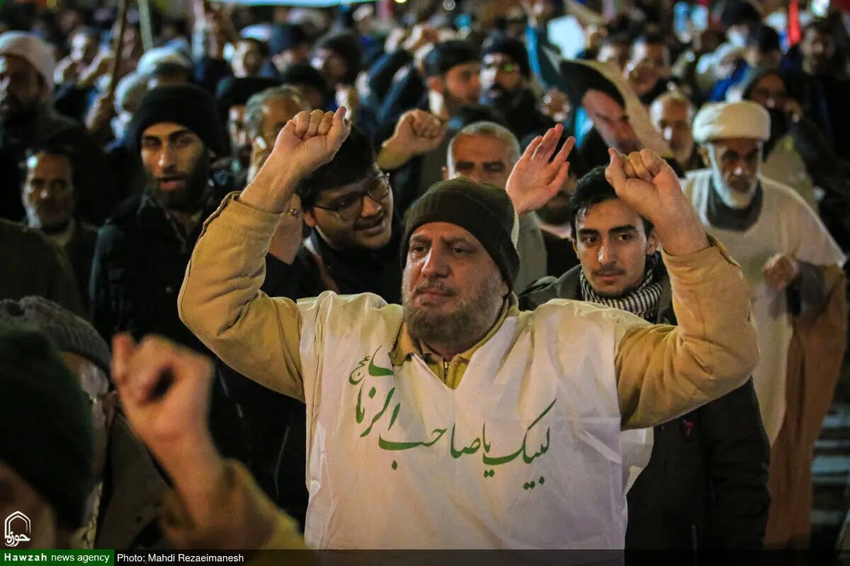 کفن پوشان در قم