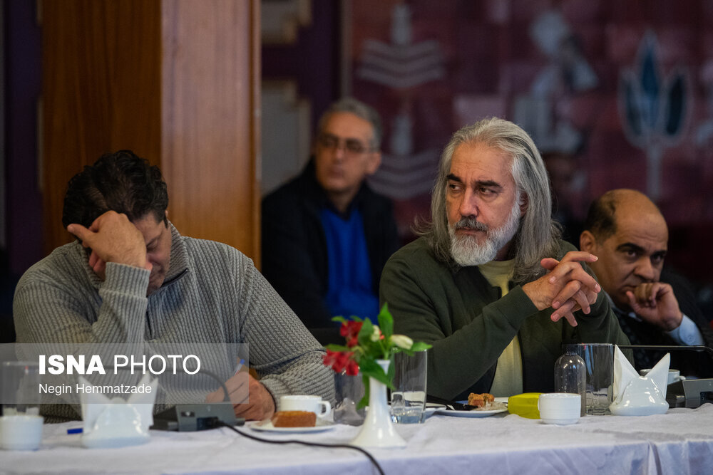 تصاویر جالب از نشست امروز عارف با هنرمندان + عکس