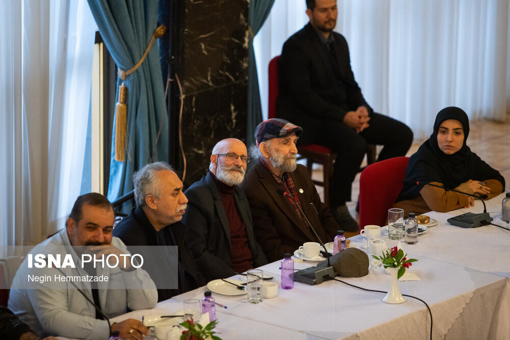 تصاویر جالب از نشست امروز عارف با هنرمندان + عکس
