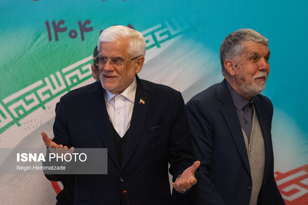 تصاویر جالب از نشست امروز عارف با هنرمندان + عکس