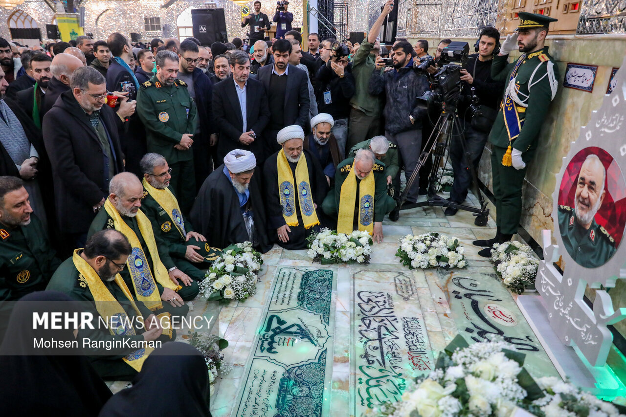 تصاویری از دختر شهید سلامی بر مزار پدرش/ سردار فدوی هم بود