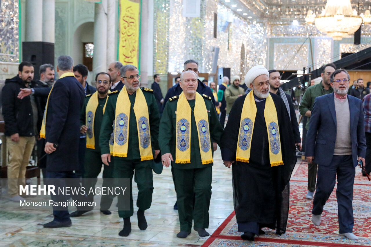 تصاویری از دختر شهید سلامی بر مزار پدرش/ سردار فدوی هم بود