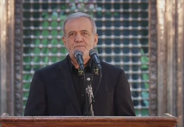 پزشکیان: ترامپ، نتانیاهو، و … دنبال تجهیز بودند و عده‌ای از مردم بی‌گناه را همراه کردند/ وجود نازنین رهبری توطئه‌ها را همیشه خنثی کرده است