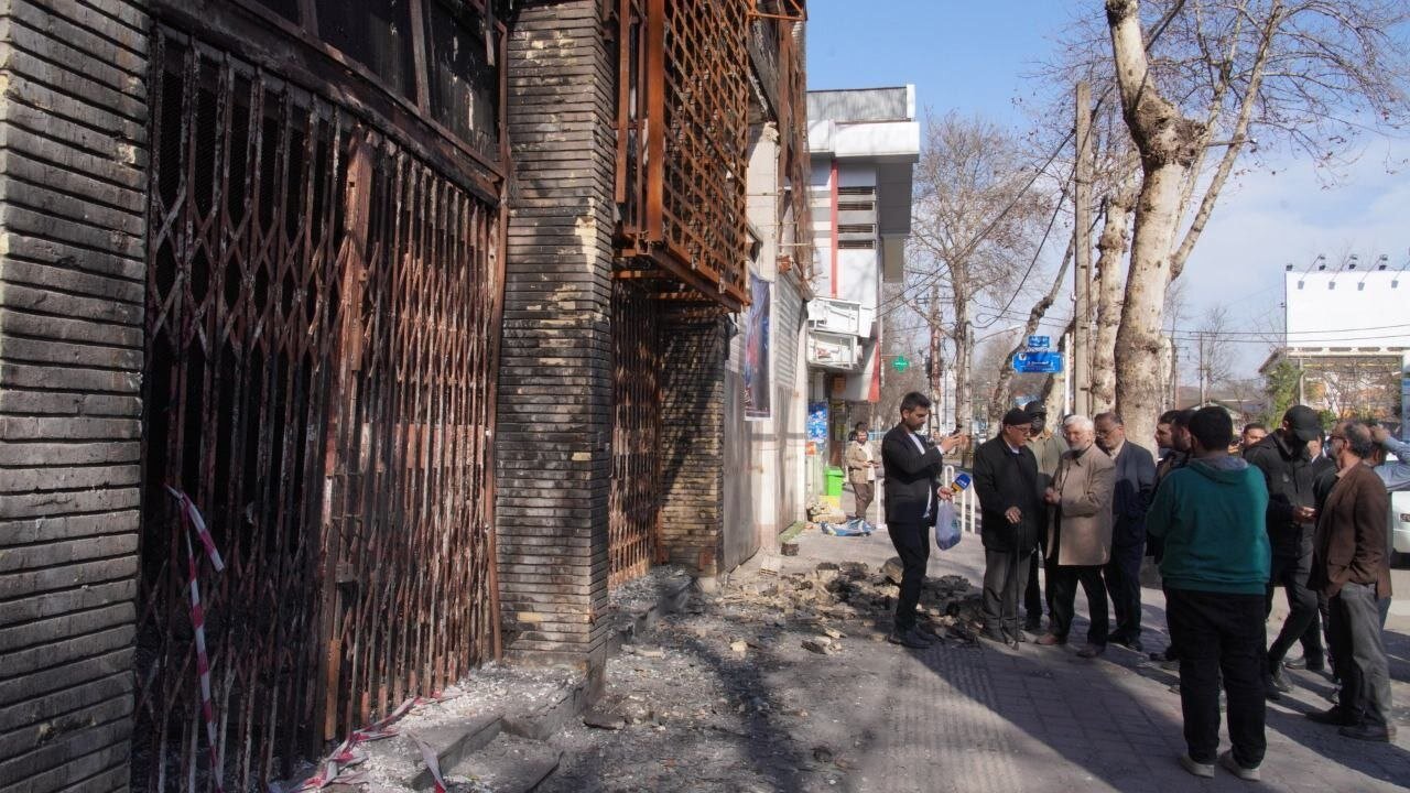 بازدید جلیلی از درمانگاه سوخته رشت در حوادث اخیر + تصاویر