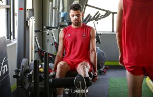 ناچاری پرسپولیس برای استفاده از بازیکن ماسک‌دار مقابل سپاهان