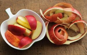 آیا میوه‌ها با پوست مغذی‌ترند؟