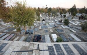 اعتراض یک حقوق‌دان/ تخریب قبور از سنت‌های زشت/ این سنت زشت در قطعه ۴۱ ⁧بهشت زهرا⁩ در حال اجراست