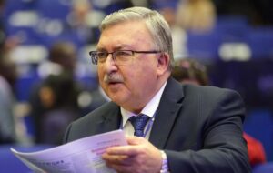 اولیانوف: آمریکا و تروئیکای اروپا برنامه هسته‌ای ایران را سیاسی کرده‌اند