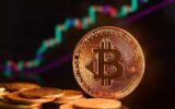 بیت‌کوین به پرتگاه تاریخی نزدیک شد