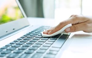 دستورالعمل طلایی تمیز کردن لپ‌تاپ بدون آسیب زدن به آن