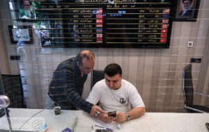 پیش‌بینی تغییر عجیب قیمت طلا در روزهای آینده/ قیمت دلار تا پایان سال به این عدد می‌رسد