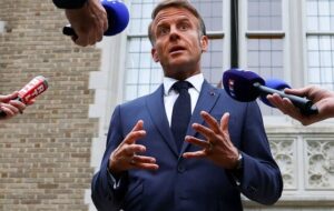 مکرون زیر تیغ / پاریس برای چهارمین بار در سه سال گذشته در بحران بیدولتی فرو رفت / پارلمان فرانسه منحل میشود؟ مکرون زیر تیغ / پاریس برای چهارمین بار در سه سال گذشته در بحران بیدولتی فرو رفت / پارلمان فرانسه منحل میشود؟