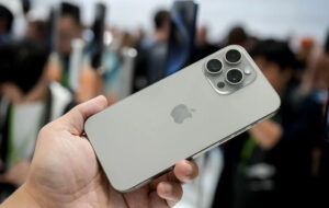 نوجوان ۱۶ ساله در حین رانندگی خوابش برد و تصادف کرد؛ اما آیفون جانش را نجات داد