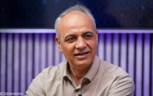 کنایه زیدآبادی به منتقدان پزشکیان/ محمود احمدینژاد در دوره ریاستجمهوری خود گاه بینزاکتی را هنر میدانست کنایه زیدآبادی به منتقدان پزشکیان/ محمود احمدینژاد در دوره ریاستجمهوری خود گاه بینزاکتی را هنر میدانست