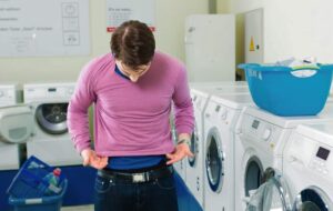 پشم، پنبه یا ریون، کدام جنس لباس بیشتر آب می‌رود؟