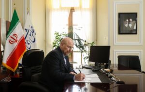 تسلیت قالیباف و سید حسن خمینی برای درگذشت فرشچیان؛ یادبود تابلوهای «عصر عاشورا» و «ضامن آهو» تسلیت قالیباف و سید حسن خمینی برای درگذشت فرشچیان؛ یادبود تابلوهای «عصر عاشورا» و «ضامن آهو»