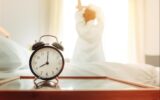 چگونه صبح‌ها زودتر بیدار شویم؟