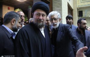 حضور کمال خرازی و مخبر و طائب و استقبال حدادعادل از سیدحسن خمینی / گزارش تصویری از مراسم ختم مادر شهید حدادعادل