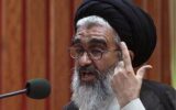 امام جمعه قم: دشمن به جای جنگ مستقیم، دنبال فروپاشی کشور از درون بود/ جنگ ترکیبی دشمن شامل عملیات روانی، فشار اقتصادی و تهاجم فرهنگی بود اما…